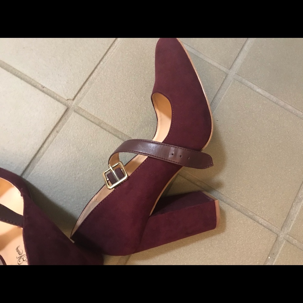 Like new maroon chunk heels